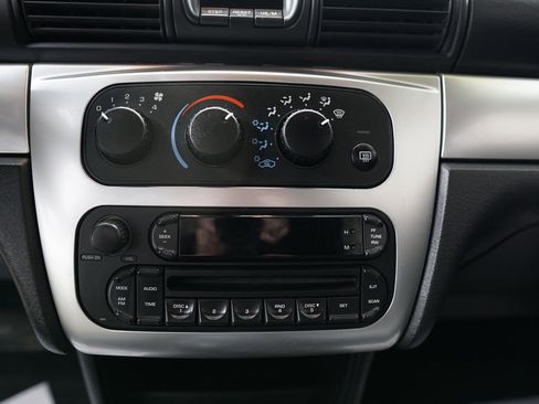 Used 2005 Chrysler Sebring Touring image 26