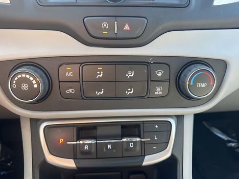 Used 2024 GMC Terrain SLE image 17