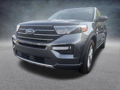 Used 2020 Ford Explorer XLT w/ Equipment Group 202A RWD image 9
