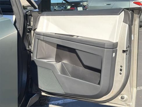 Used 2024 Tesla Cybertruck AWD Crew Cab image 33