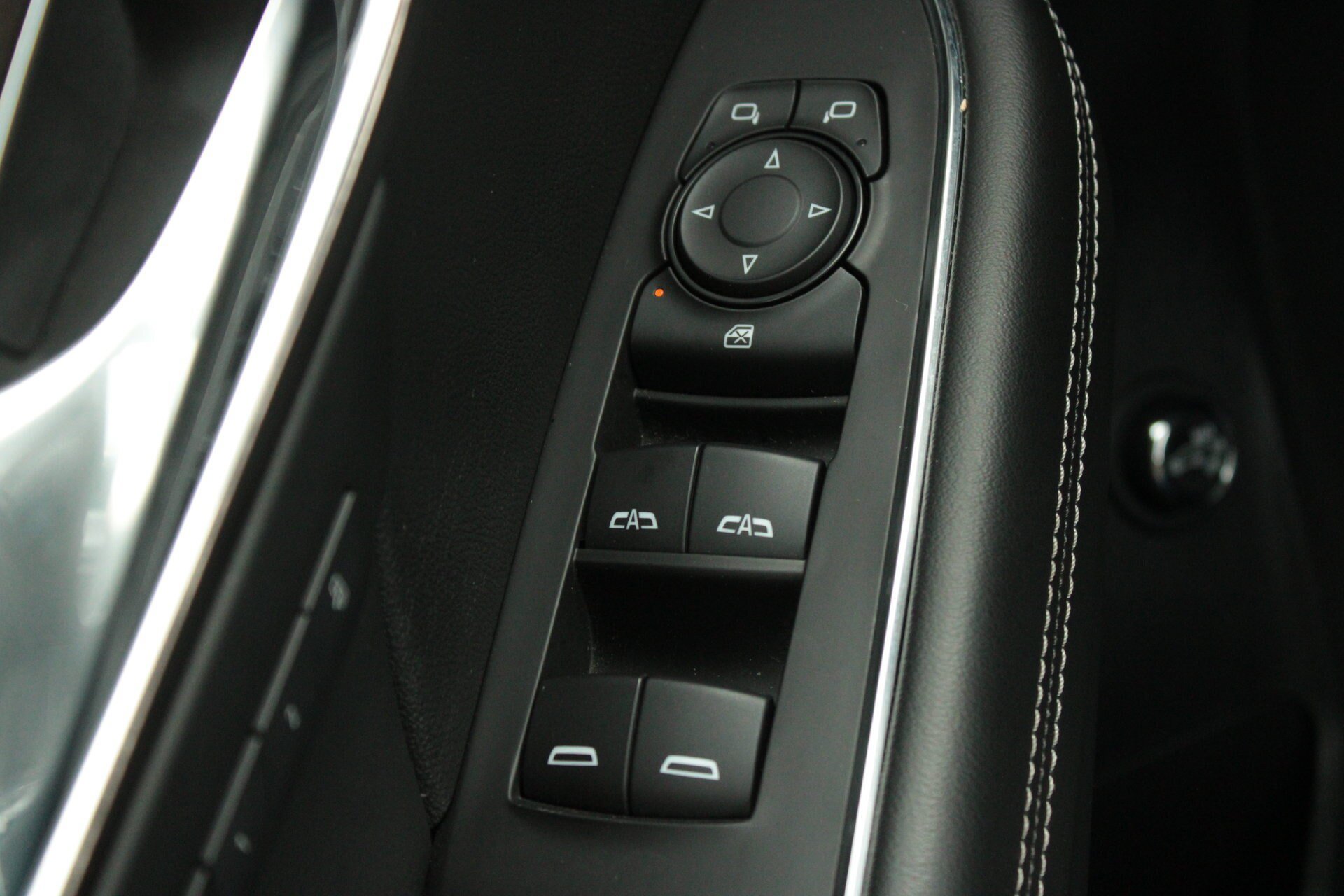 Used 2022 Buick Envision Avenir w/ Technology Package II FWD image 30