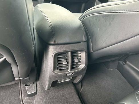 Used 2021 Jeep Cherokee Latitude Plus AWD/4WD image 18