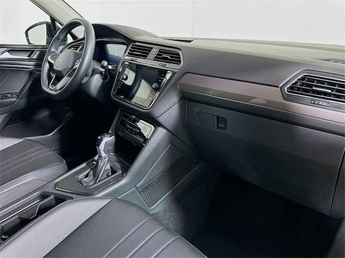 Used 2024 Volkswagen Tiguan SE image 27
