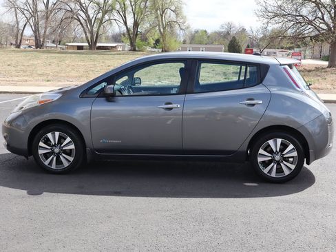 Used 2015 Nissan Leaf SV w/ LED & Quick Charge Package image 9