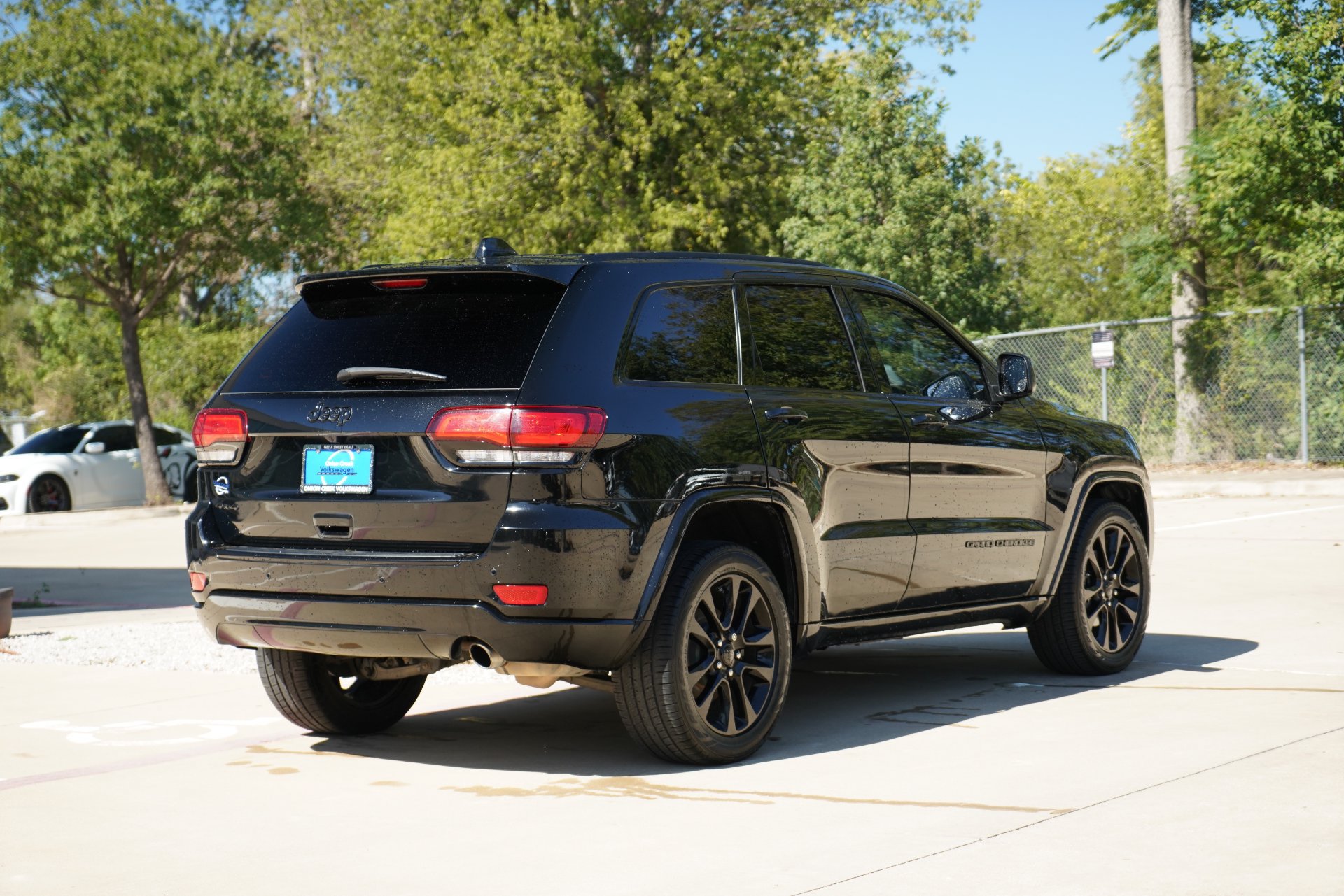 Used 2018 Jeep Grand Cherokee Altitude AWD/4WD image 5