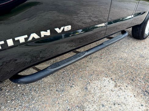 Used 2018 Nissan Titan SV w/ SV Convenience Package image 11