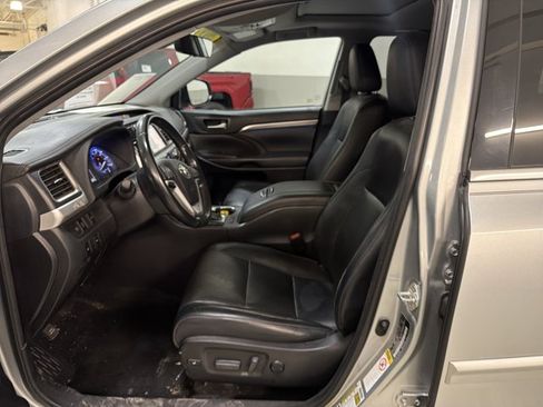 Used 2019 Toyota Highlander Limited w/ Protection Package #3 AWD/4WD image 6