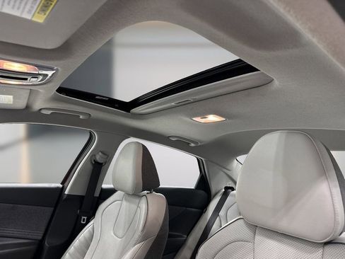 Certified 2024 Hyundai Elantra Limited FWD image 16