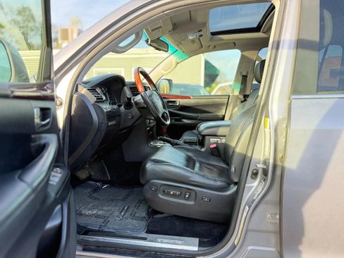 Used 2011 Lexus LX 570 4WD w/ Luxury Pkg image 8