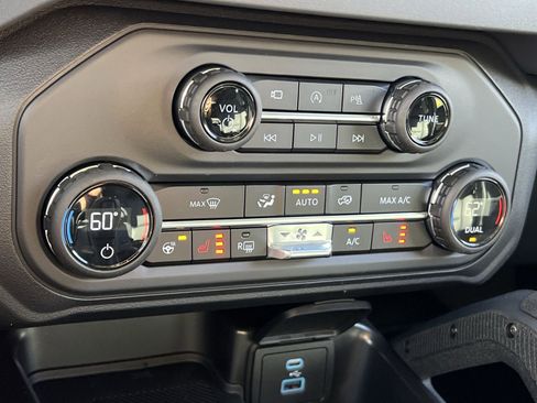 New 2025 Ford Bronco Badlands image 21