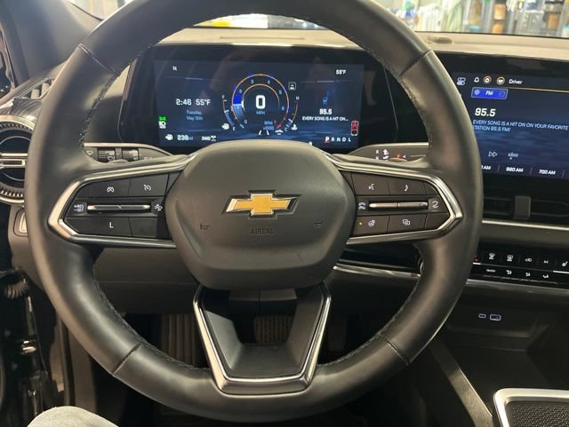 Used 2025 Chevrolet Equinox LT AWD/4WD image 11