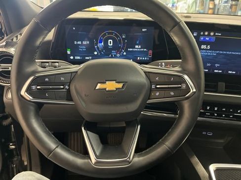Used 2025 Chevrolet Equinox LT AWD/4WD image 11