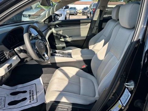 Used 2018 Honda Accord EX image 12