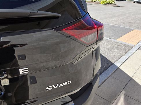 Used 2023 Nissan Rogue SV w/ SV Premium B Package image 15