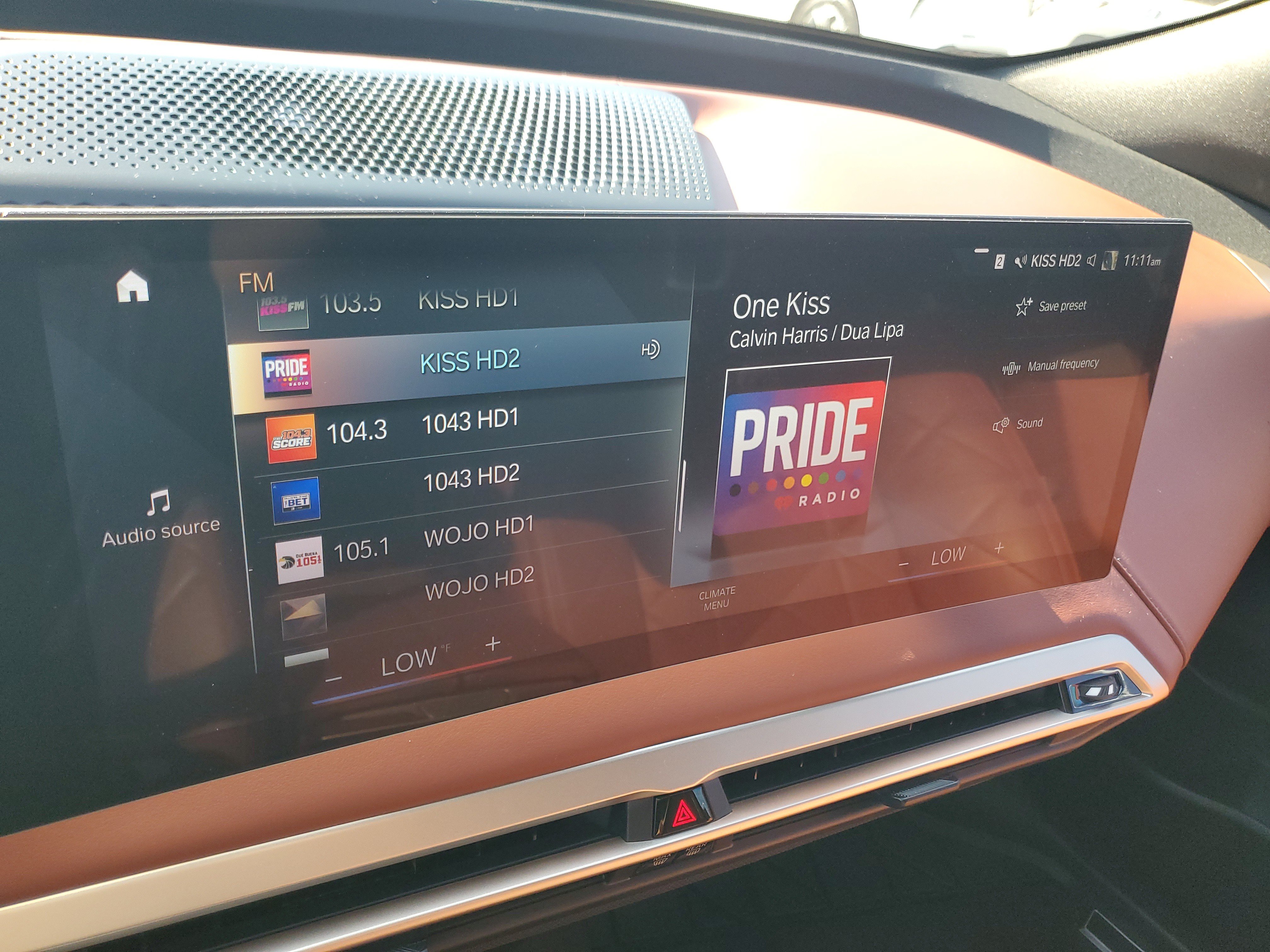 Used 2022 BMW iX xDrive50 w/ Premium Package AWD/4WD image 29