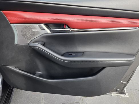 Used 2022 MAZDA MAZDA3 s image 32