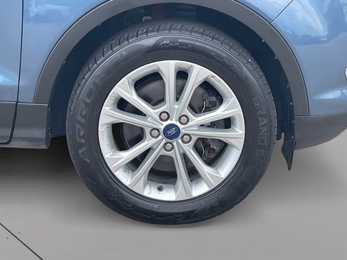 Certified 2018 Ford Escape SE w/ SE Sync 3 Package AWD/4WD image 9