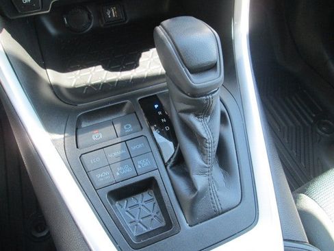 Used 2023 Toyota RAV4 LE AWD/4WD image 15