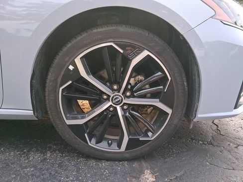 Used 2024 Nissan Altima 2.5 SR FWD image 8