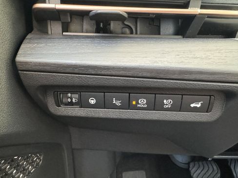 Used 2023 Nissan Ariya image 31