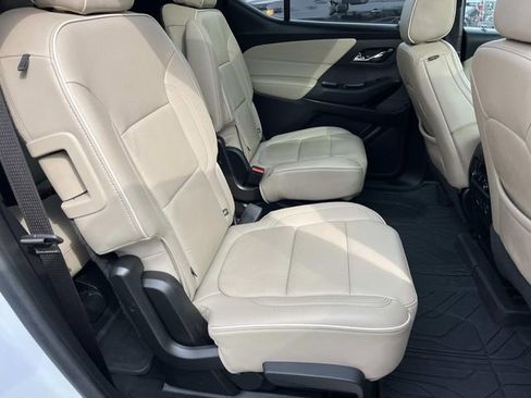 Used 2022 Chevrolet Traverse Premier FWD image 25