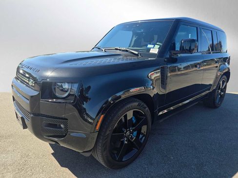 Used 2022 Land Rover Defender 110 V8 image 3