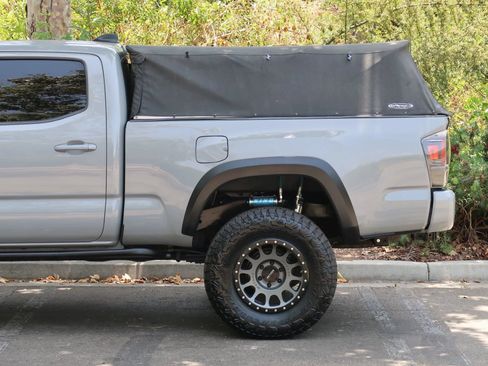 Used 2021 Toyota Tacoma TRD Off-Road w/ Technology Package AWD/4WD image 7