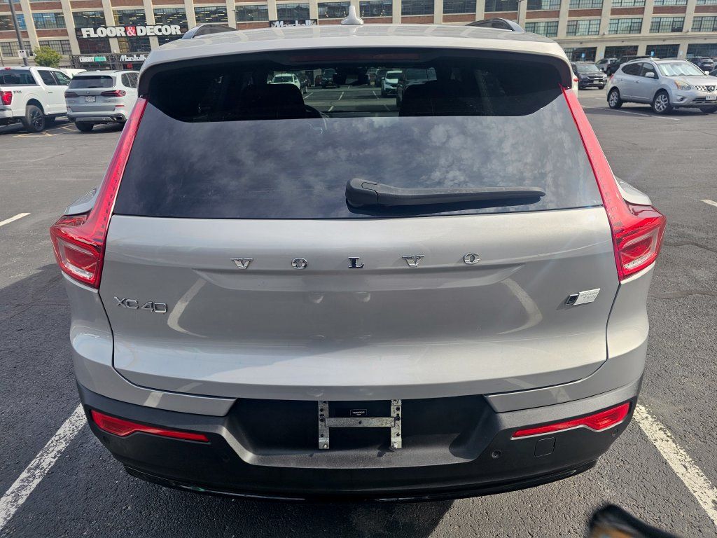 Certified 2023 Volvo XC40 Recharge Ultimate AWD/4WD image 6