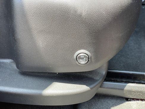 Used 2019 Chevrolet Equinox LT FWD image 42