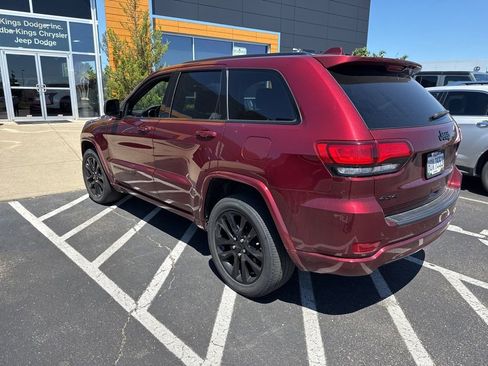Used 2021 Jeep Grand Cherokee Laredo X AWD/4WD image 4