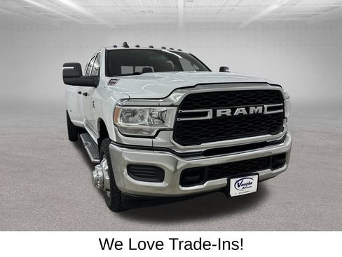 Used 2024 RAM 3500 Tradesman w/ Chrome Appearance Group AWD/4WD image 3