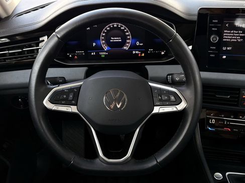 Used 2025 Volkswagen Jetta SE FWD image 14