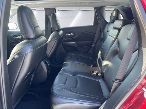 Used 2019 Jeep Cherokee Limited image 14