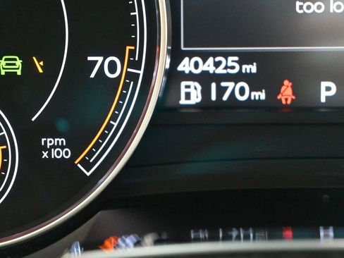 Used 2020 Bentley Bentayga image 13