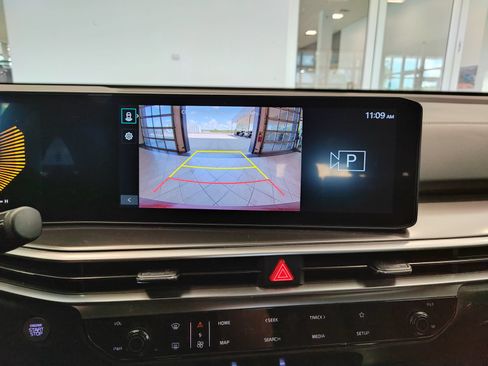 Used 2025 Kia Sorento LX FWD image 15