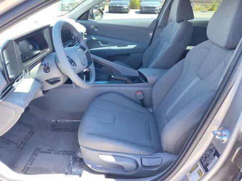 New 2026 Hyundai Elantra SE FWD image 13