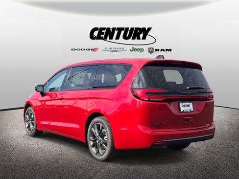 New 2026 Chrysler Pacifica Select image 5