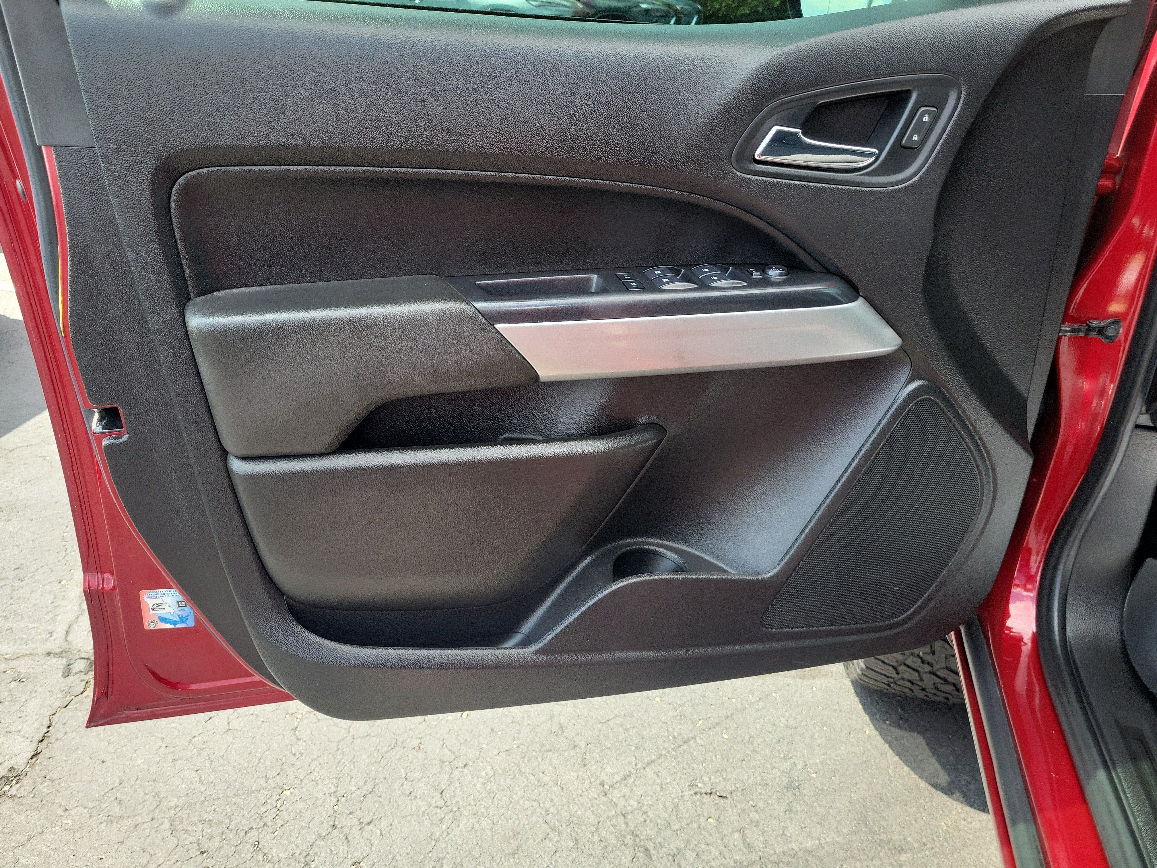 Used 2019 Chevrolet Colorado LT w/ LT Convenience Package AWD/4WD image 18