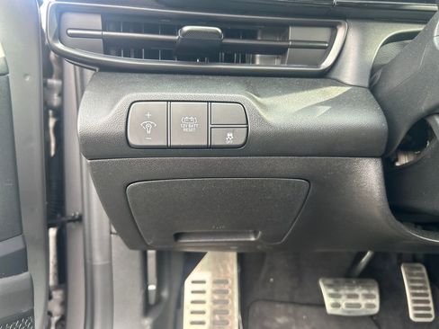 Used 2025 Hyundai Elantra SEL FWD image 15