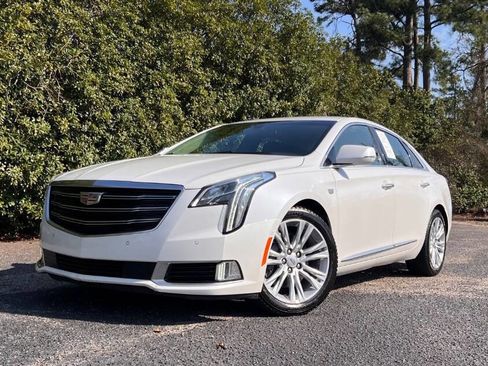 Used 2019 Cadillac XTS Luxury image 2