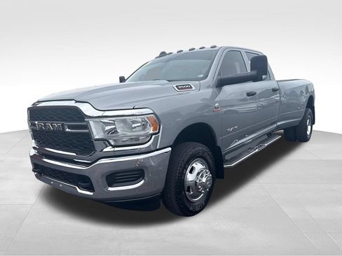 Used 2022 RAM 3500 Tradesman w/ Chrome Appearance Group AWD/4WD image 2