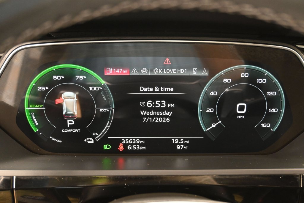 Used 2024 Audi Q8 e-tron Premium Plus w/ Premium Plus Package AWD/4WD image 22