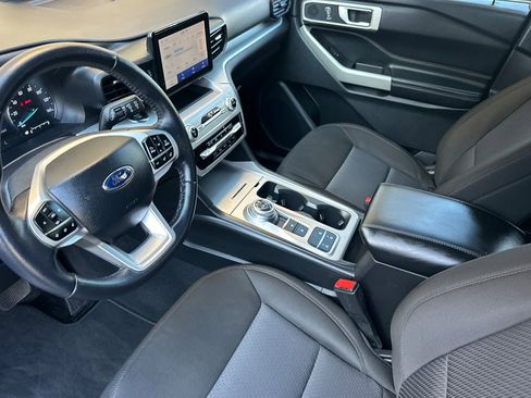Certified 2022 Ford Explorer XLT image 9