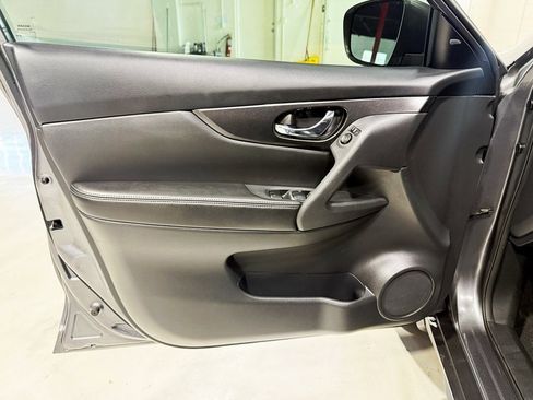 Used 2018 Nissan Rogue S image 25