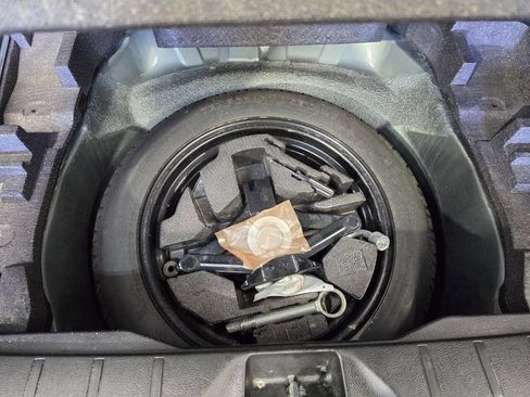 Used 2016 Subaru Forester 2.5i AWD/4WD image 32