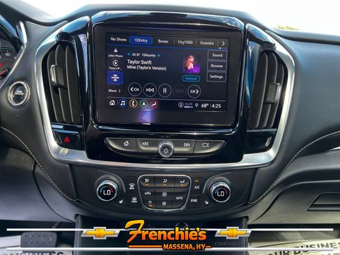 Used 2023 Chevrolet Traverse LT w/ LT Premium Package AWD/4WD image 19