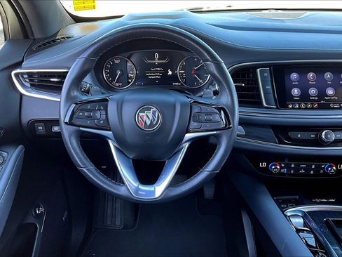 Used 2024 Buick Enclave Premium image 5