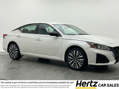 Used 2025 Nissan Altima 2.5 SV FWD image 1