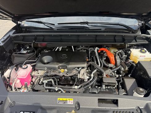 Used 2021 Toyota Highlander XLE AWD/4WD image 37