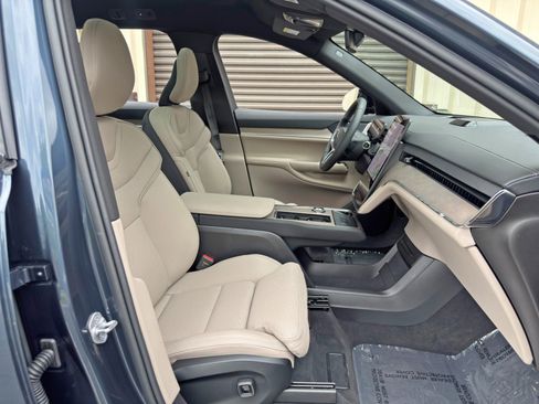 Used 2025 Volvo EX90 Ultra AWD/4WD image 17